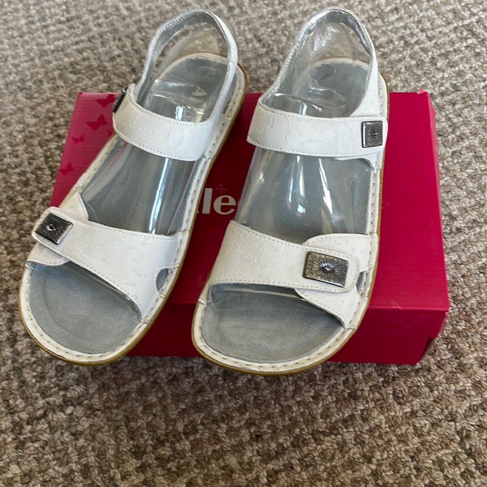 NEW ALGERIA VIENNA MORNING GLORY SANDAL color white, size 40